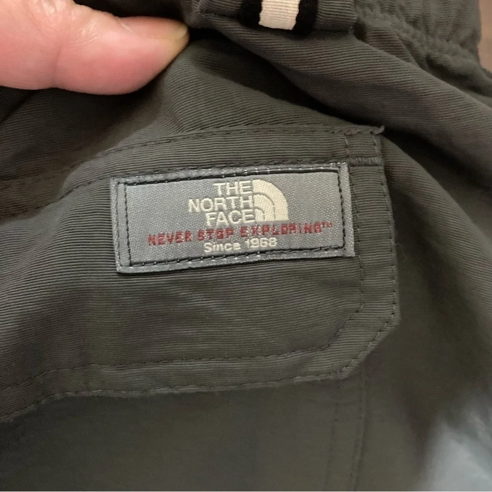 The North Face Short/Court Convertible Utility Pants plenty of pockets XXL GuC - Picture 8 of 16